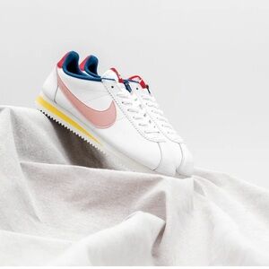 Nike Wmns Cortez 'Coral Stardust'